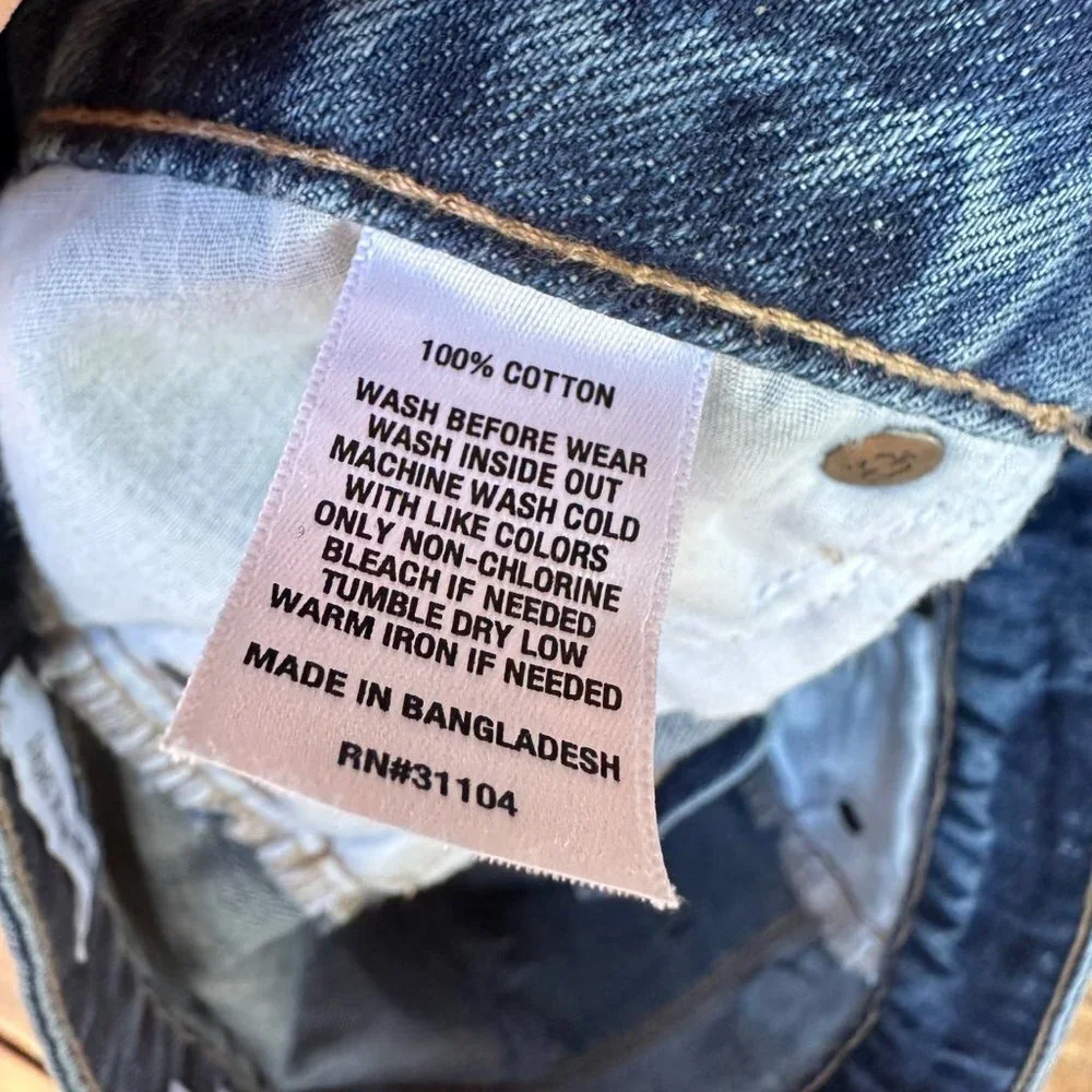 True Craft High Rise Distressed Destroyed Denim NWT Jean Shorts Size 9 - Picture 6 of 10